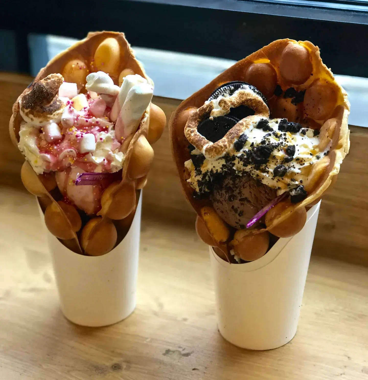 Bubble waffles — garnitures